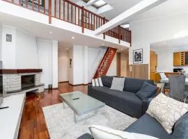 2-story, 3-bedroom Penthouse, sauna, free parking