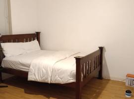 Relax holiday room, ξενοδοχείο σε Ascot Park