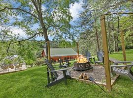 Stargazing Dome Cabin with Sauna, Hot Tub, Firepit, Hotel in Logan