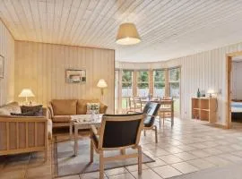 Holiday Home Linda - 600m from the sea by Interhome