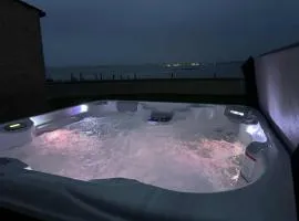 Luxury Orkney Cottage with Hot Tub
