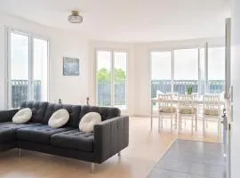 Parisian Haven - Chic Penthouse near Paris & CDG