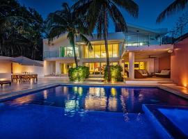 Villa RosMar Luxury Beachfront House, khách sạn ở Cozumel