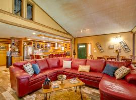 Bayview - Lakefront Family Cabin in Odessa!, hotel v destinaci Odessa