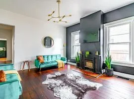 Jungle House Chillicothe Sleeps 24 Downtown Ohio Free Parking - Walk to Historic District - 5BR Luxury Home - Pet Friendly - King Beds - Over 5,800 Five Star Stays