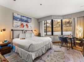 Studio at Grand Lodge Hot Tub Pool Pet Friendly, готель у місті Крестед-Б'ютт