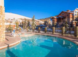 Studio at Grand Lodge Hot Tub Pool Pet Friendly, hotel v mestu Crested Butte