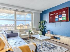 Upscale 2BR Condo with Gym and Free Parking, condo in Arlington