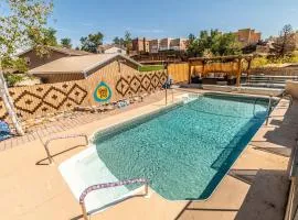 Family Fun, Movie Theater Games Full Kitchen Pool table Quiet Cul-de-Sac
