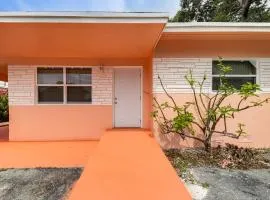 3 Mi to Dania Beach Pier Convenient Apartment!