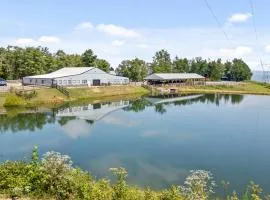 Attitude Adjustment Cabin with hot tub fire pit & indoor pool