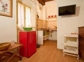 Cozy Tuscany Apartment in SUVERETO by Countryside & Sea