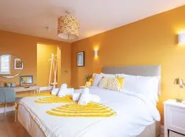 Central Whitchurch - Lowcross House Guest Bedroom 4