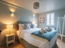 Central Whitchurch - Lowcross House Guest Bedroom 5