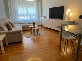 Apartamento Lardero Garnacha Rioja Aire Acondicionado Wifi bus búho, Hotel in Lardero