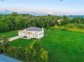 Luxurious New Countryside Home
