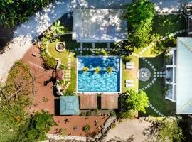 Buendía Lux Mango Suite Stylish Retreat with Pool Near Beach