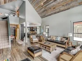 Camp 95 - Stunning Mountain Home - 4.5 Acres - Views - Hot Tub - Pet friendly - Private