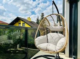 Modern Apartment with Free Parking