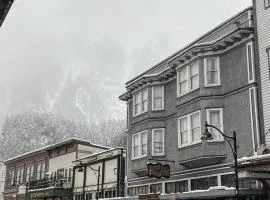 Alaskan Hotel and Bar