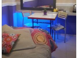 Habitación con baño privado 1 cama doble, hotel in La Plata