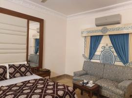 Imperial Guest House DHA, viešbutis mieste Karačis