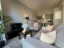 Spacious 2 Bed Apartment By CRSL