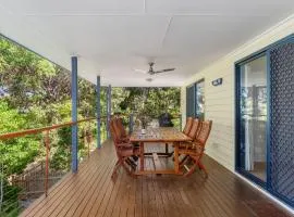 Mortimer - Rainbow Shores. Walk to beach