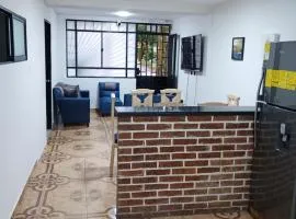 Es una casa muy fresca y muy cómoda tranquila para pasar todas tus vacaciones muy relajante