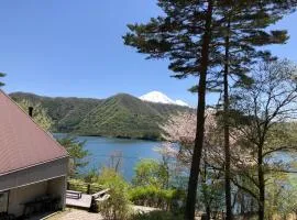 Cabin F Lake Saiko 1 min Mt Fuji Lakeview Villa Sleeps 10 BBQ Jacuzzi