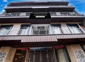 Super Townhouse Chandigarh Near PEC-PGI-PU Formerly Hotel Paradise: &Ccedil;andigarh şehrinde bir konaklama birimi