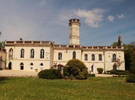 Chateau Castelrives, hotel dengan parkir di Bessières