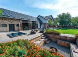 Old Barn House, hotel in Chinari