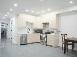 5003R New Luxury Walkout Suite Near Calgary University