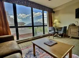 King Suite with a View Pool Hot Tub Ski In-Out