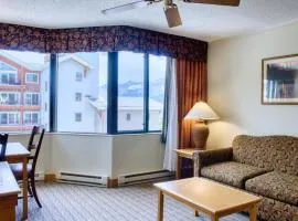 Amazing View with Pool Hot Tub Ski In-Out