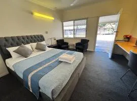 Pearly Shell Motel
