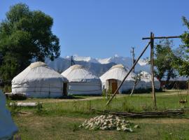 Jurten Camp Almaluu, בית חוף בTong