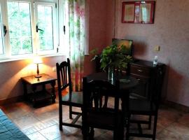 Apartamentos Los Balcones – apartament w mieście Tineo