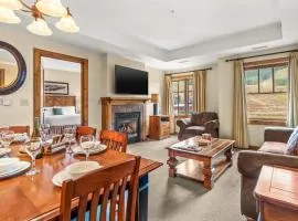 2 Bedroom Condo at the Lodge at Mountaineer Square Hot Tub and Pool