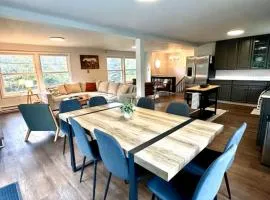 Pocono Mountain Escape - Steps to Lake- Hot Tub - Games- 9 Mins to Ski Slopes!