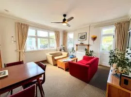 The Signal - Stylish Deco Apt with Deck and Marina View