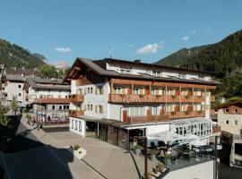 Hotel Cristallo, hotel dengan kolam renang di Santa Cristina in Val Gardena