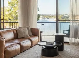 Ali's Waterfront Escape - Relaxing Getaway, Near Kirra Beach