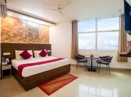 HOTEL S R LUXURY Palace Hotel near Delhi IGI Airport T3 with Free WiFi & 24x7 Check-in
