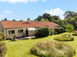 4 Bedroom Lovely Home In Dronningmølle
