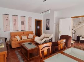 Alojamiento Casa Tía Mari, ξενοδοχείο σε El Robledo