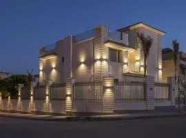 Warm family palace with garden and pool in Royal City
