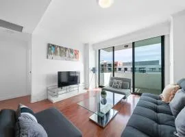 Tranquil 2 BR Apt with Parking & Darling Harbour-10mins