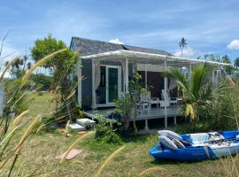 Beachfront Tiny House, Koh Samui, Thailand with FREE Rowboat, khách sạn ở Amphoe Koh Samui
